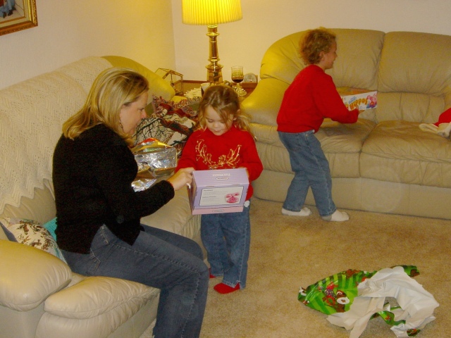 Hildebrand Christmas ScreenSaver/640x480_2004-12-24-17 Christmas Eve J&J.jpg